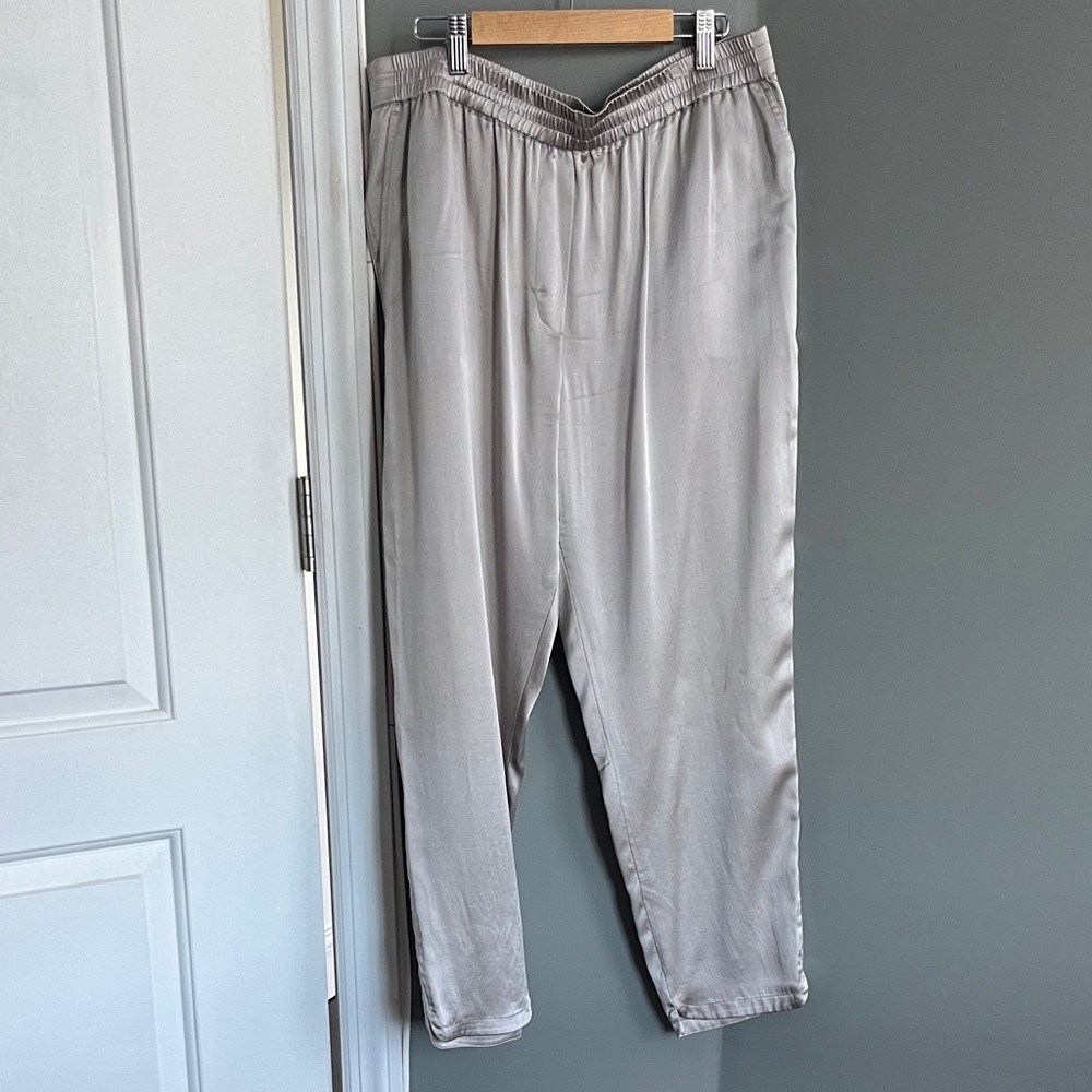 Club Monaco silk pull on pants champagne/silver with pockets